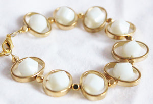 Oval gold frame bracelet-white