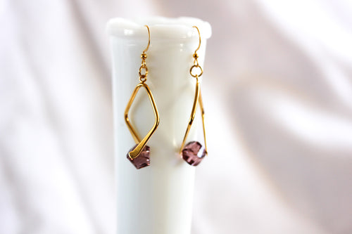 Twisted angle earrings - gold with amethyst crystals