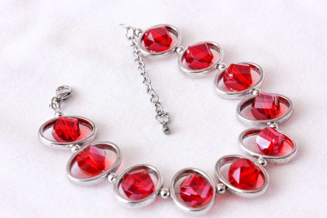 Oval silver frame bracelet-red