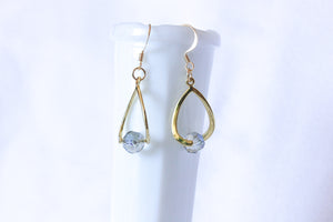 Curvy earrings - gold with round smoky blue crystal