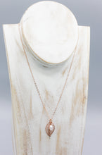 Load image into Gallery viewer, Rose gold leaf and pearl necklace