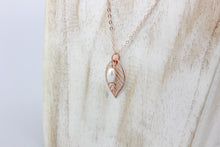 Load image into Gallery viewer, Rose gold leaf and pearl necklace