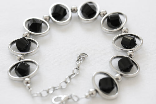 Oval silver frame bracelet-black