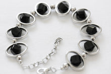 Load image into Gallery viewer, Oval silver frame bracelet-black/white