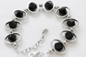 Oval silver frame bracelet-black/white