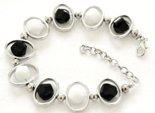 Load image into Gallery viewer, Oval silver frame bracelet-black/white