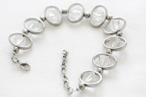 Oval silver frame bracelet-clear