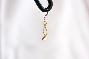 Mini twisted angle earrings - gold with clear crystal