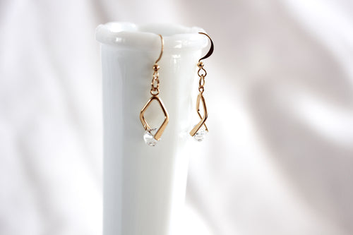 Mini twisted angle earrings - gold with clear crystal