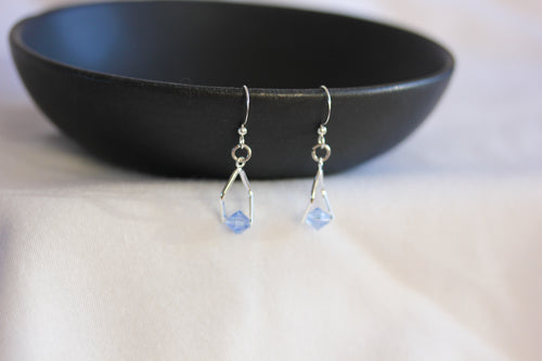 Mini twisted angle earrings - silver with blue crystals