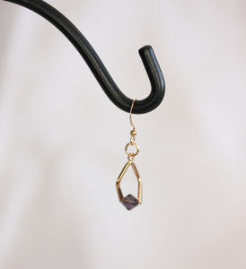 Mini twisted angle earrings - gold with purple crystal
